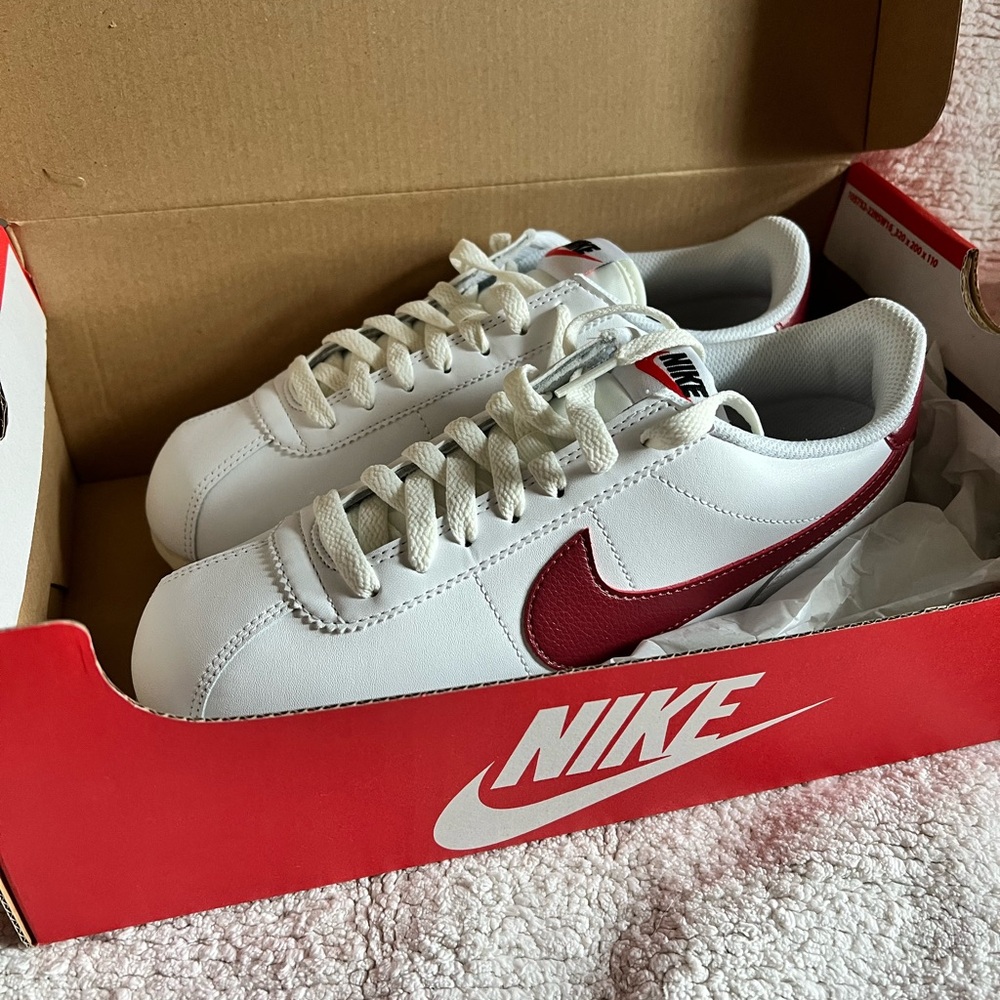 NIKE Cortez Women’s Sneakers NEW!!